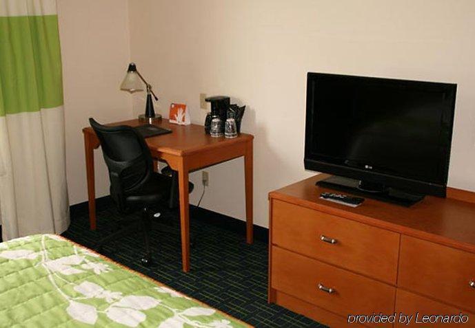 Fairfield Inn & Suites Bismarck North Room photo